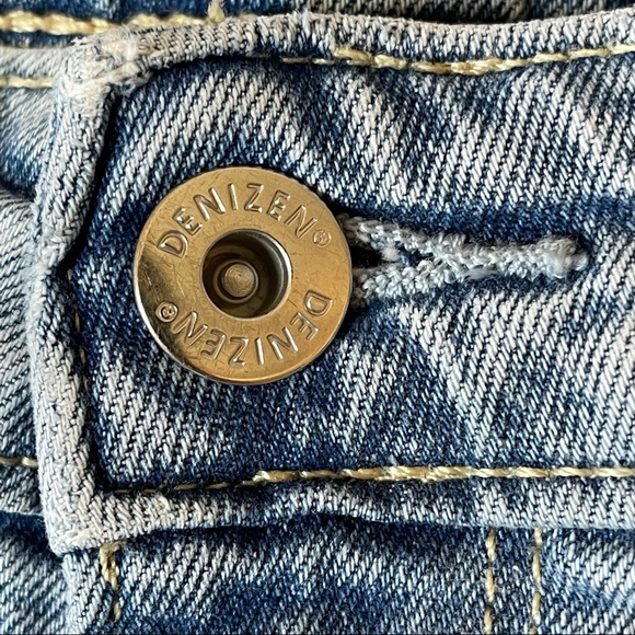 SOLD - Levi’s Denizen High-Rise Distressed Shorts Size 6 - Picture 4 of 7